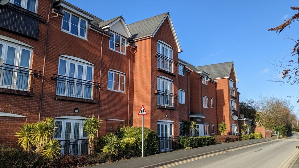 Main image of 2 bedroom  Flat for sale, Common Road, Evesham, Worcestershire, WR11