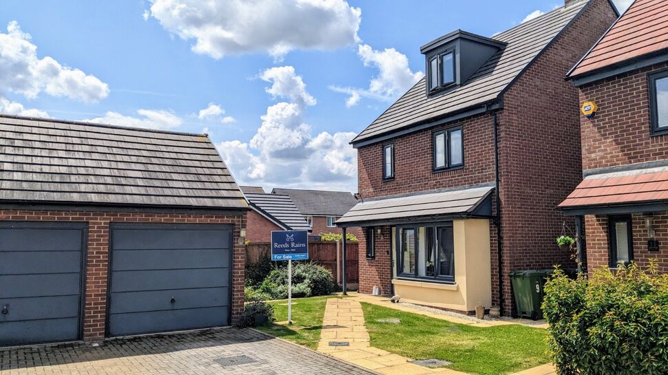 Main image of 4 bedroom Detached House for sale, Brooklands Drive, Evesham, Worcestershire, WR11