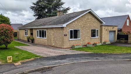 The Green, 3 bedroom Detached Bungalow for sale, £462,500