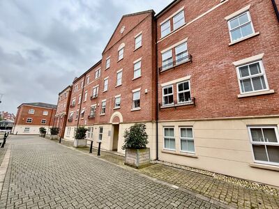 Armstrong Drive, 2 bedroom  Flat to rent, £1,250 pcm