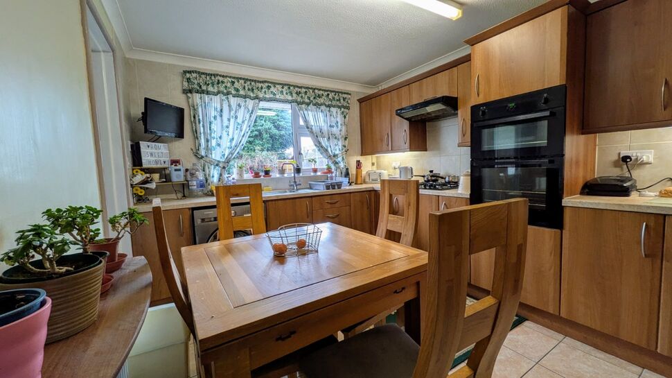 Kitchen / Breakfast Room