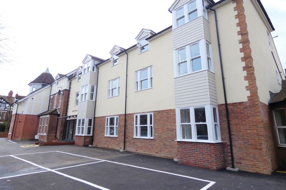 Main image of 1 bedroom  Flat to rent, Cheriton Road, Folkestone, Kent, CT19