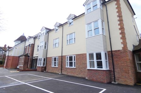 Cheriton Road, 1 bedroom  Flat to rent, £895 pcm