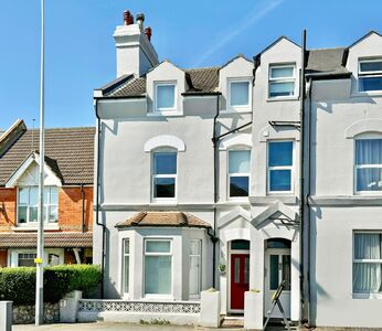 Seabrook Road, 5 bedroom Mid Terrace House for sale, £375,000