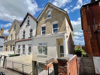 4 bedroom End Terrace House for sale