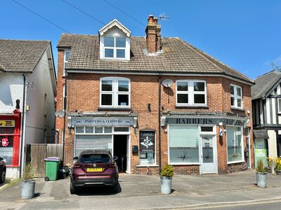 Station Road, 2 bedroom  Flat for sale, £165,000