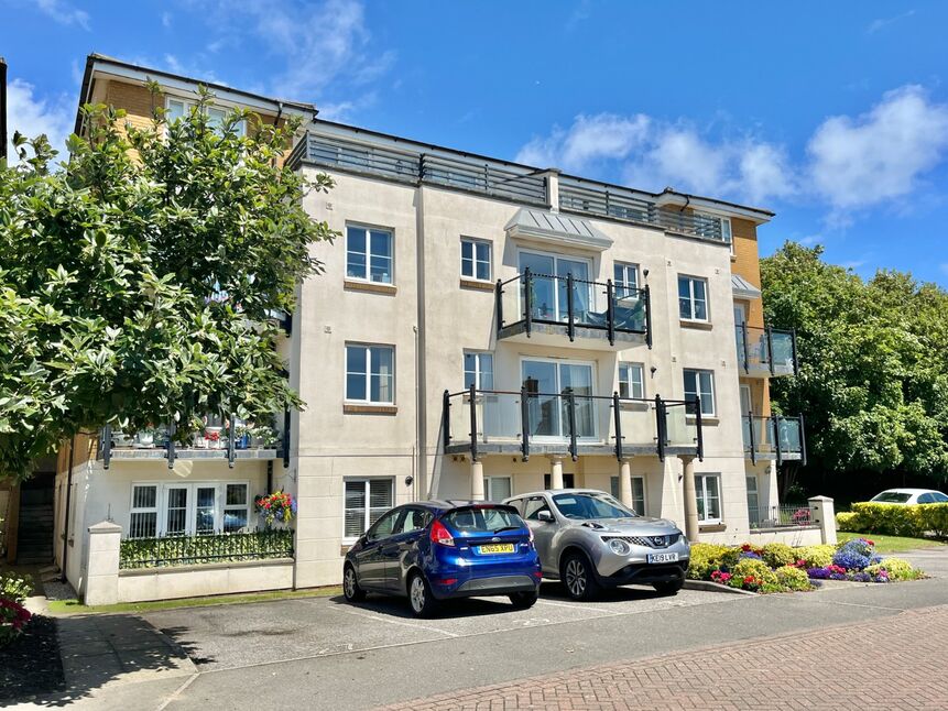 Main image of 2 bedroom  Flat for sale, Lower Corniche, Hythe, Kent, CT21