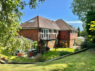 London Road, 2 bedroom  Flat for sale, £295,000