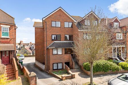 Wiltie Gardens, 2 bedroom  Flat for sale, £235,000