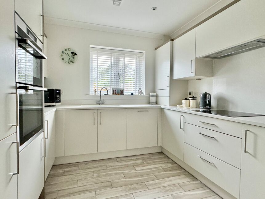 Kitchen / Breakfast Area