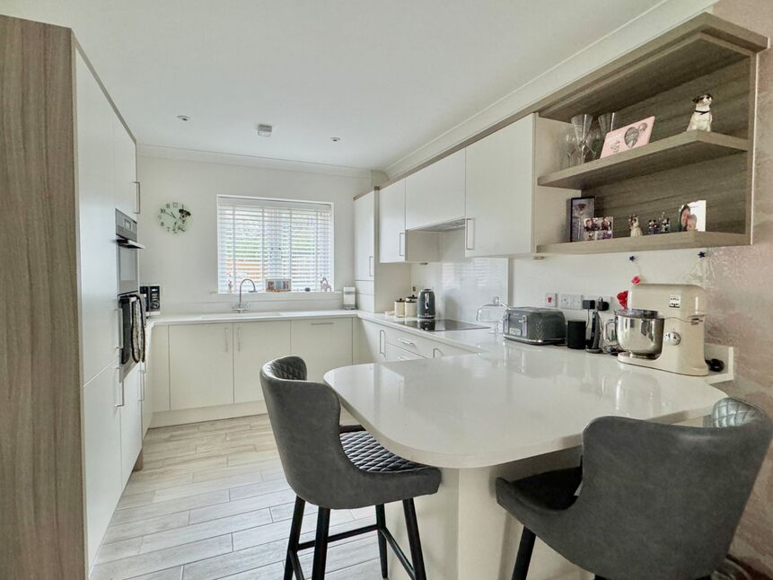 Kitchen / Breakfast Area