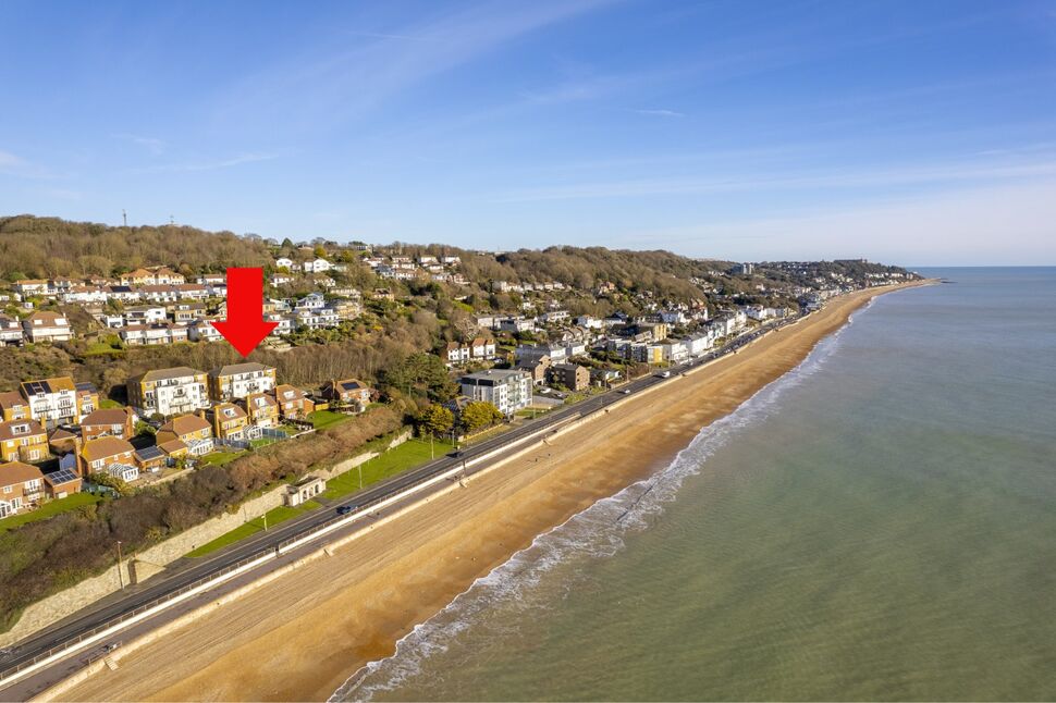 Main image of 2 bedroom  Flat for sale, Lower Corniche, Hythe, Kent, CT21