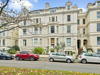 Castle Hill Avenue, 2 bedroom  Flat for sale, £335,000