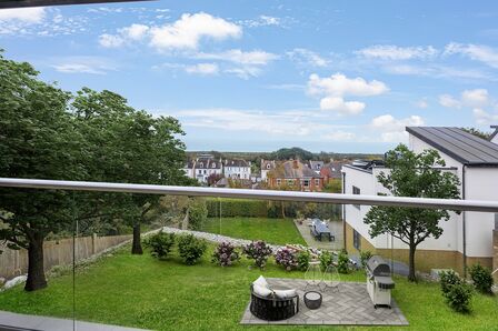 View France, 3 bedroom Detached House for sale, £950,000