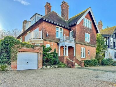 Sandgate Road, 4 bedroom  Flat for sale, £425,000