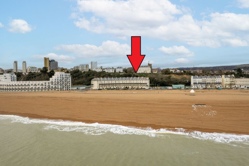 Main image of 2 bedroom  Flat for sale, Marine Crescent, Folkestone, Kent, CT20