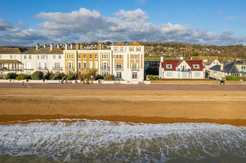 Main image of 1 bedroom  Flat for sale, Marine Parade, Hythe, Kent, CT21