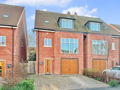 Bluebell Gardens, 4 bedroom Semi Detached House for sale, £650,000