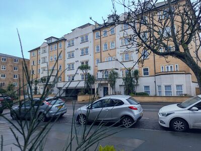 Sandgate Road, 2 bedroom  Flat to rent, £1,200 pcm