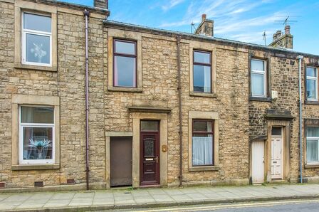 3 bedroom Mid Terrace House to rent