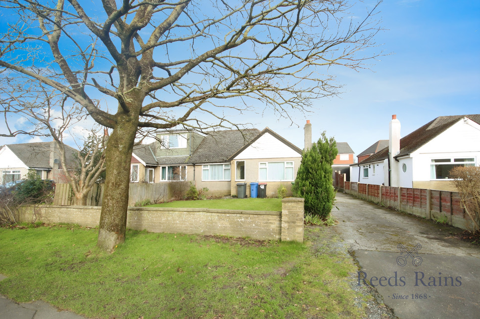 2 bedroom Semi Detached Bungalow for sale