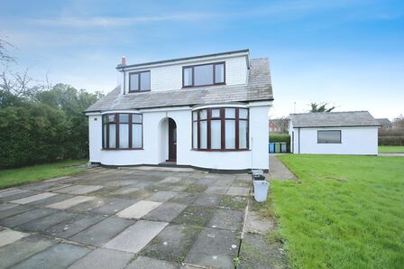 Garstang Road, 3 bedroom Detached House to rent, £1,400 pcm