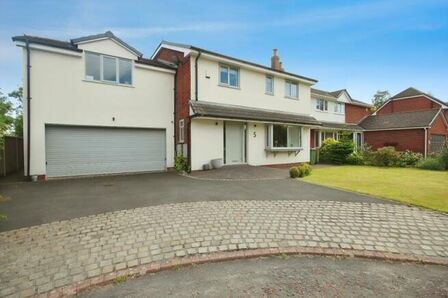 4 bedroom Detached House to rent