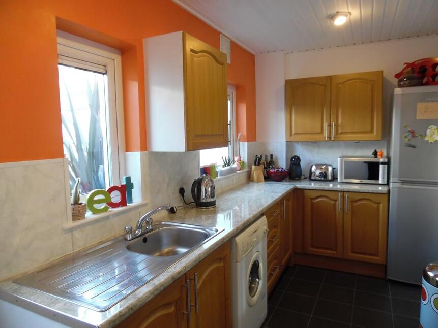 Kitchen / Dining Area