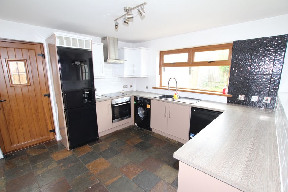 Kitchen / Dining Area