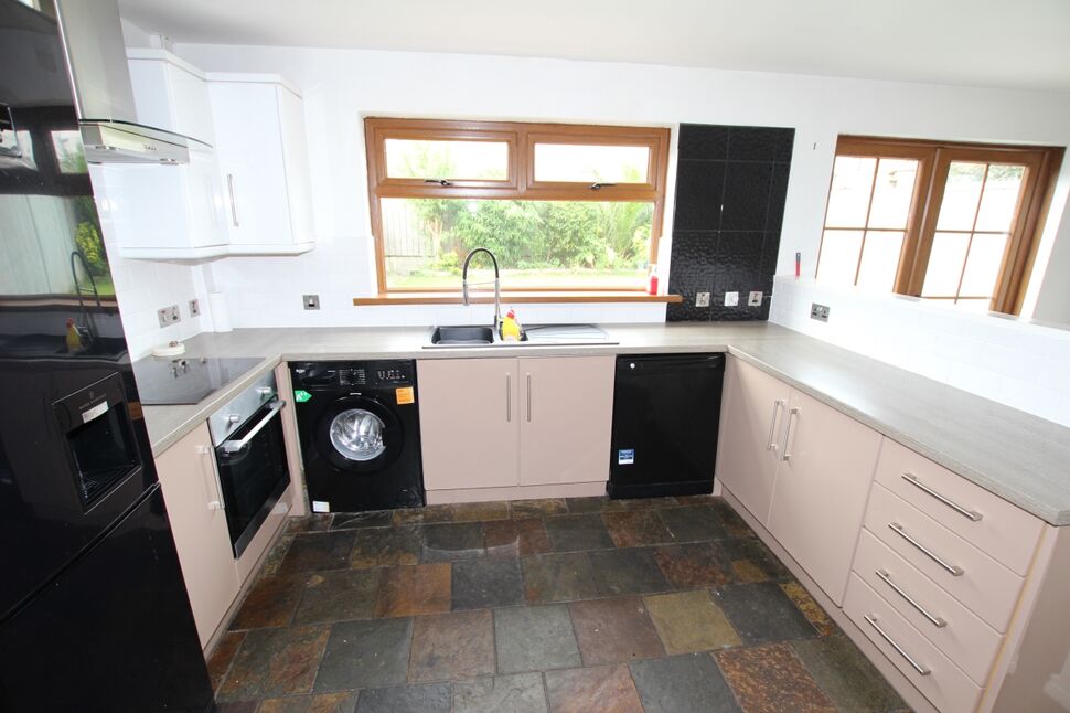 Kitchen / Dining Area