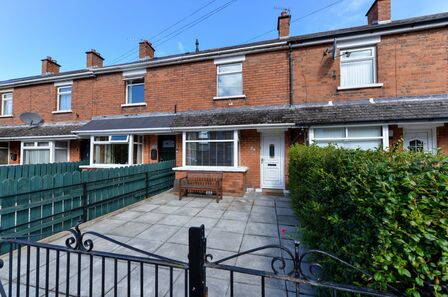 2 bedroom Mid Terrace House for sale