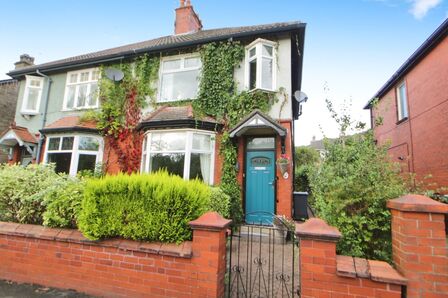 Sheffield Road, 3 bedroom Semi Detached House for sale, £290,000