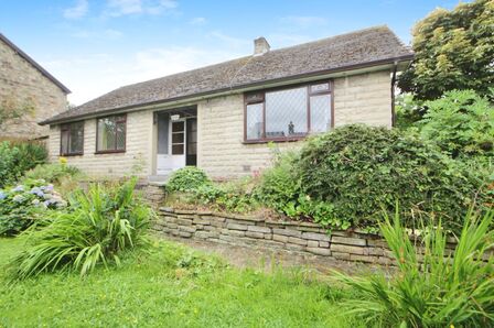 Hadfield Road, 5 bedroom Detached Bungalow for sale, £275,000