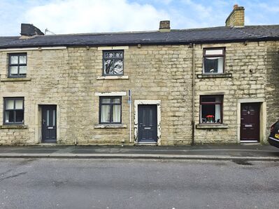 2 bedroom Mid Terrace House to rent