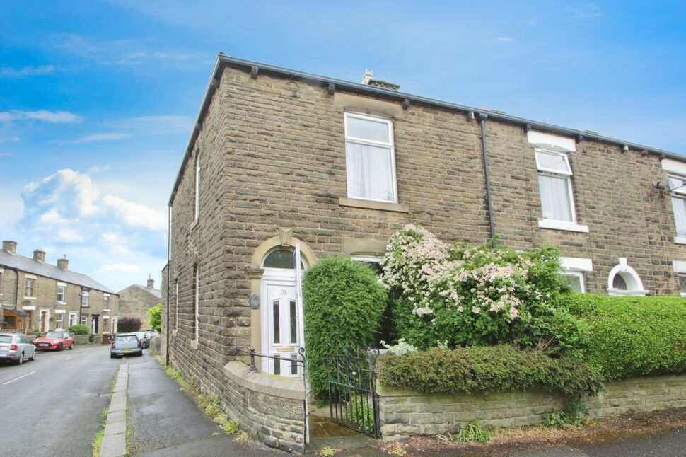 Main image of 3 bedroom End Terrace House to rent, Duke Street, Glossop, Derbyshire, SK13