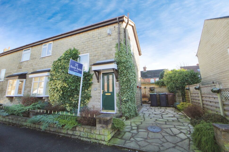 Main image of 3 bedroom Semi Detached House to rent, Kershaw Street, Glossop, Derbyshire, SK13