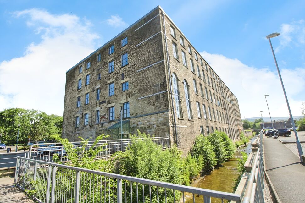 Main image of 2 bedroom  Flat for sale, Glossop Brook Road, Glossop, Derbyshire, SK13