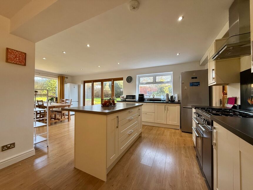 Kitchen / Dining Area