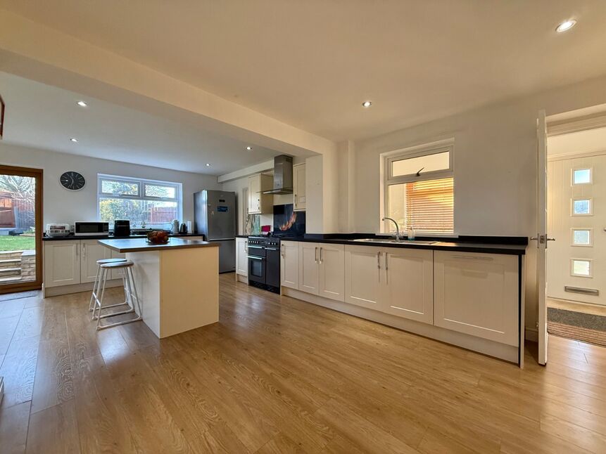 Kitchen / Dining Area