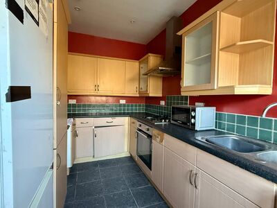 2 bedroom Mid Terrace House for sale