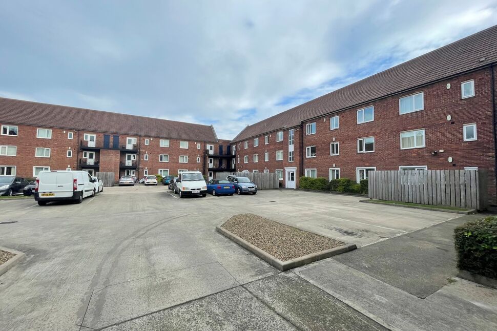 Main image of 3 bedroom  Flat for sale, Park Avenue, Gosforth, Newcastle Upon Tyne, NE3