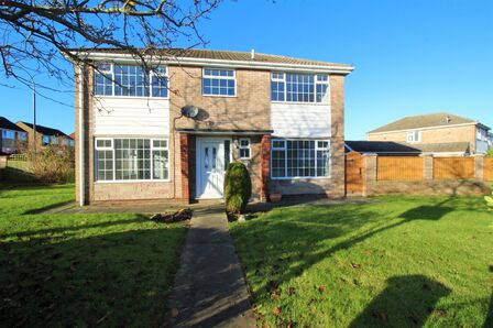 4 bedroom Detached House to rent