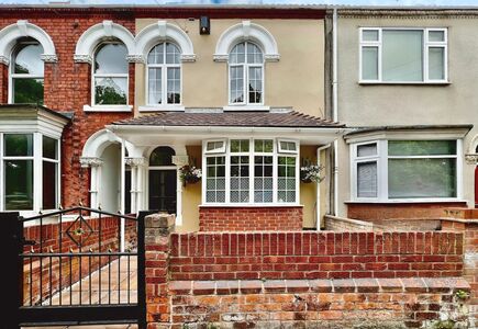 4 bedroom Mid Terrace House for sale