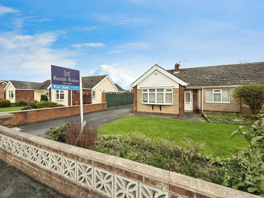 Main image of 2 bedroom Semi Detached Bungalow for sale, Clyfton Crescent, Immingham, Lincolnshire, DN40