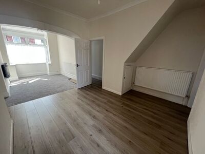 3 bedroom Mid Terrace House to rent