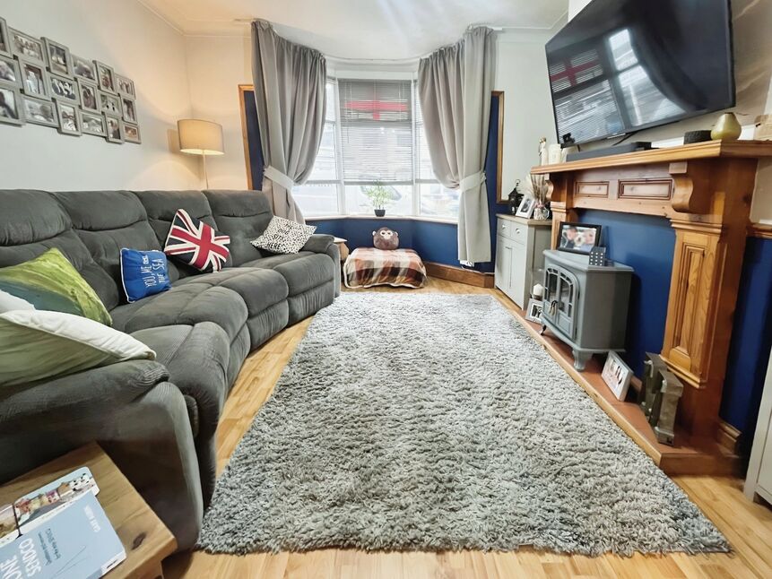 3 bedroom Mid Terrace House for sale