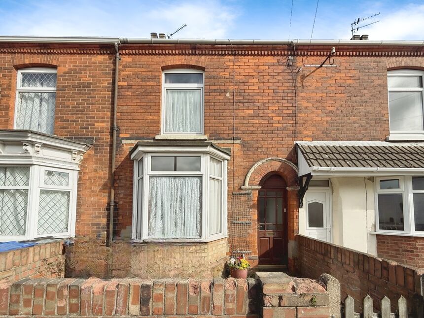 Main image of 3 bedroom Mid Terrace House for sale, Heneage Road, Grimsby, Lincolnshire, DN32