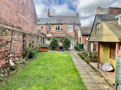 3 bedroom Mid Terrace House for sale