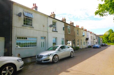 Charltons, 2 bedroom Mid Terrace House for sale, £105,000