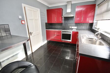 Charltons, 2 bedroom Mid Terrace House for sale, £99,950